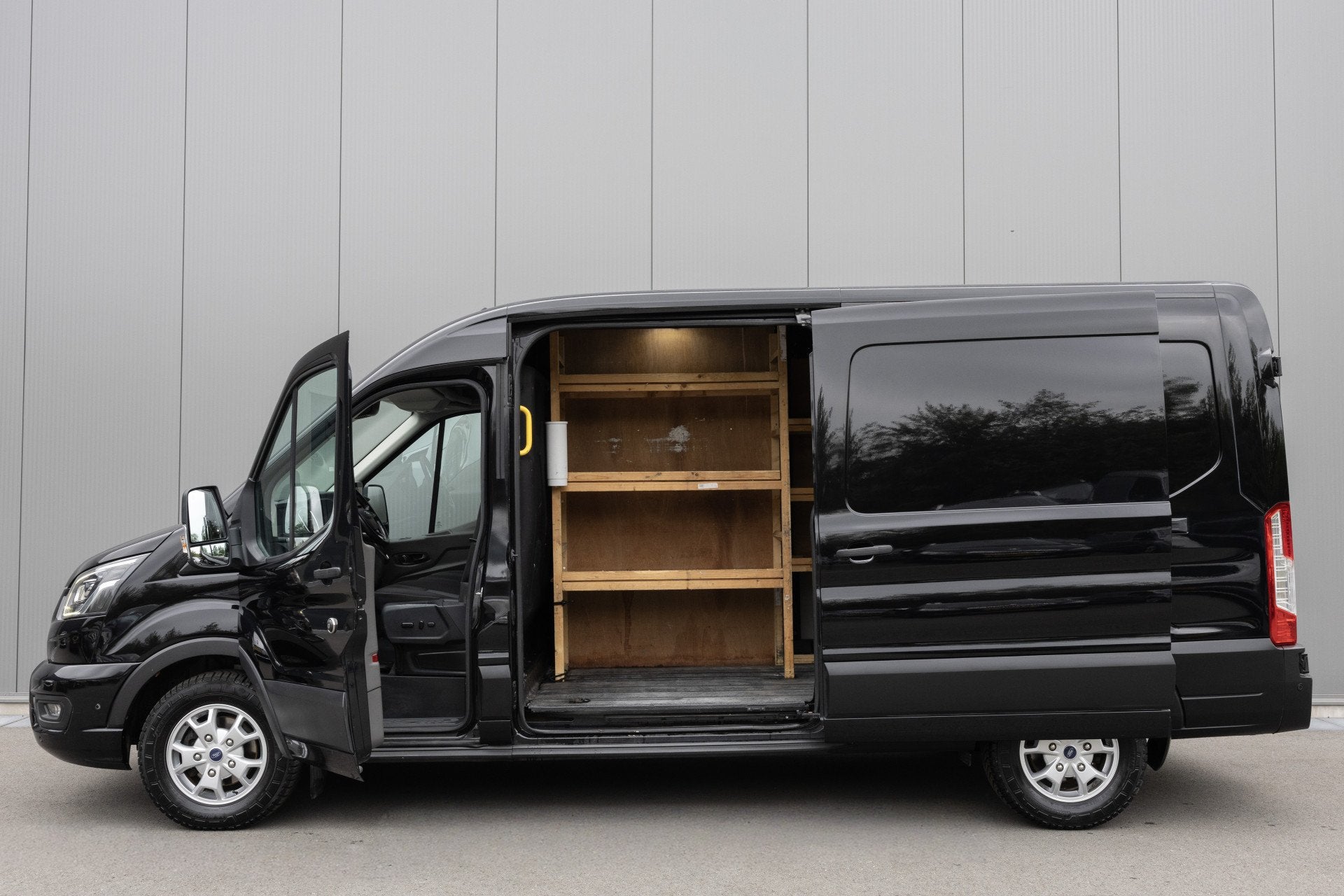 Ford Transit 350 2.0 | 185 PK | L3H2 Limited | 2X SCHUIFDEUR, Dealer onderhouden, Stof, Zwart, Bedrijf