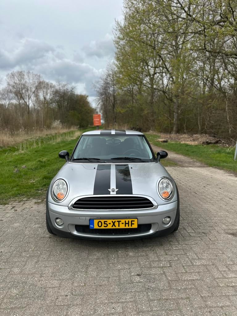 Mini one 2007, 1.4 benzine Grijs, Auto's, Voorwielaandrijving, 4 stoelen, 49 €/maand, Origineel Nederlands