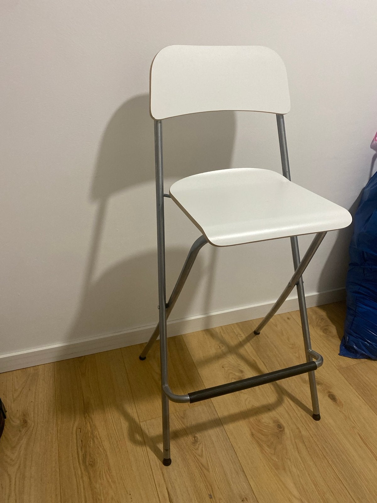 IKEA FRANKLIN Barkruk, opklapbaar, wit/zilver, Ophalen, Kunststof, Met voetsteun, 60 tot 90 cm