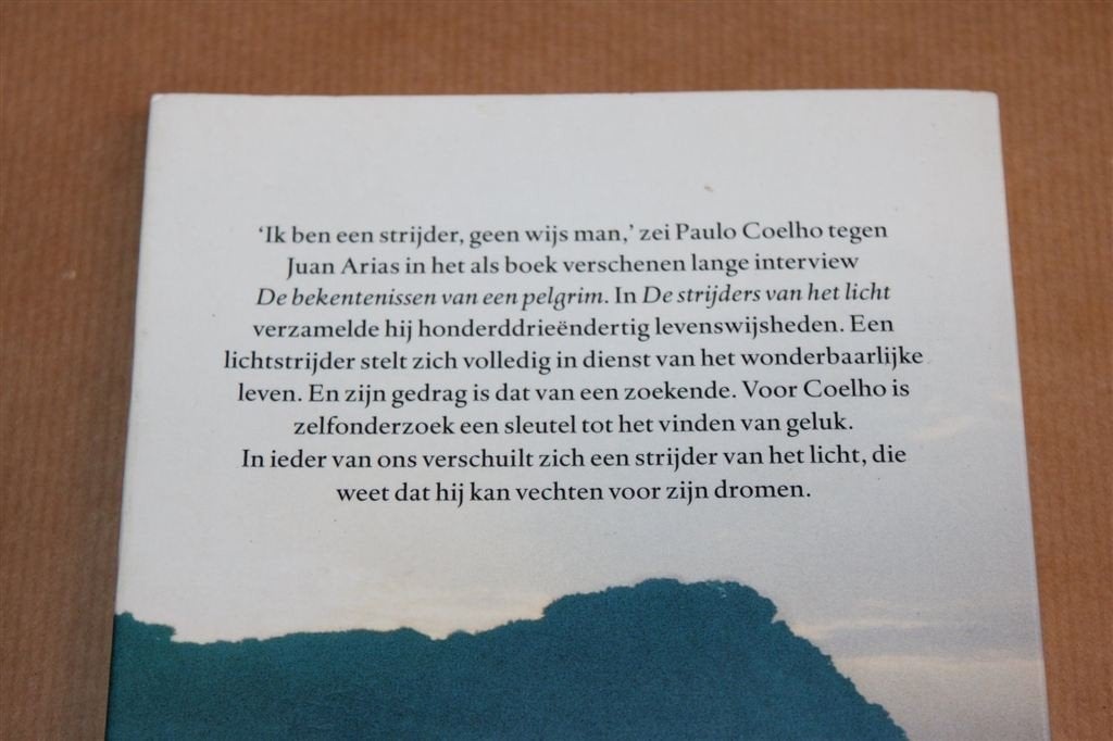 De Strijders van het Licht — Paulo Coelho 2006, Ophalen of Verzenden, Gelezen