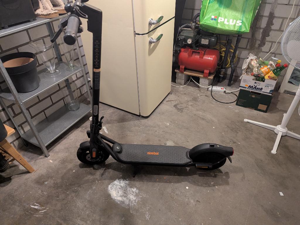 NINEBOT KickScooter F2 E Powered by Segway, Ophalen, Zo goed als nieuw, Elektrische step (E-scooter), Segway Ninebot