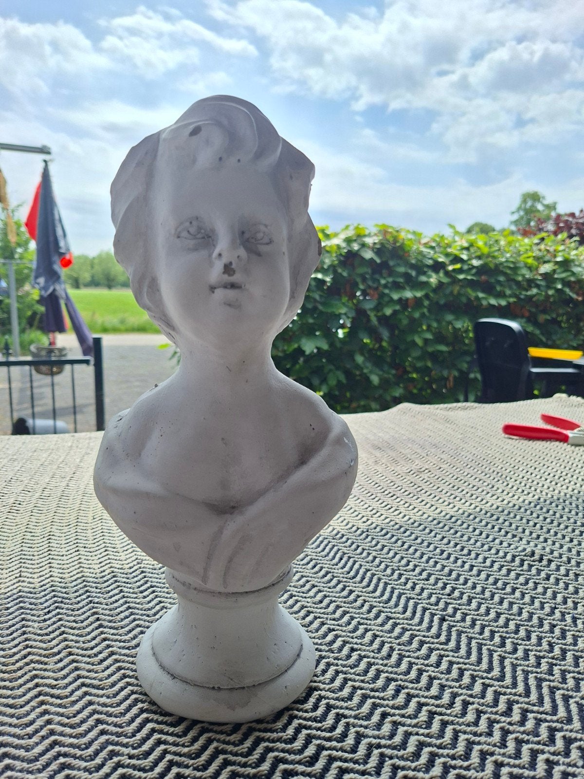 Zwaar buste kinderkopje steen grijs cement 32 cm hoog tuin, Ophalen, Gebruikt, Steen, Mensenbeeld