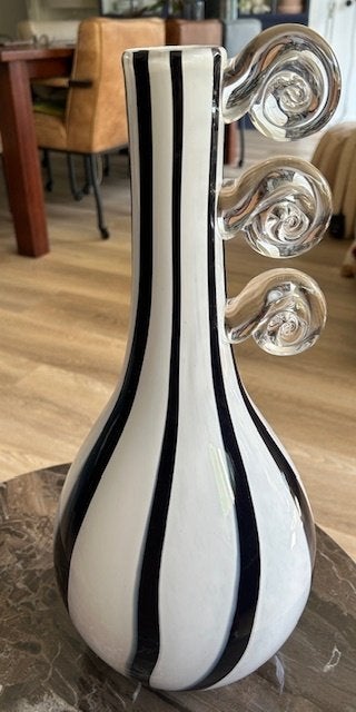 Prachtige handgeblazen zwart/witte vaas, Ophalen, Met patroon/structuur, 48 cm, Zwart