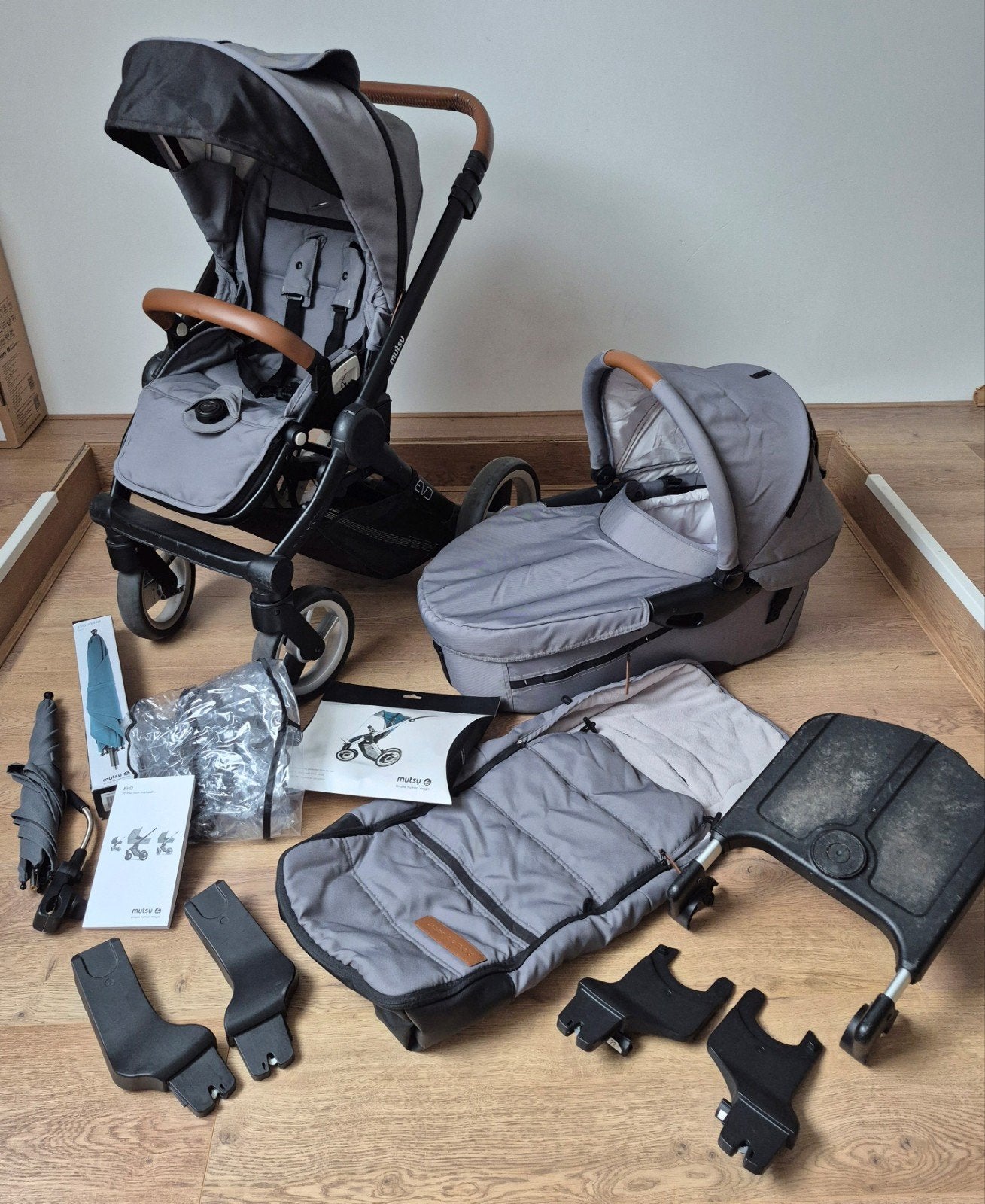 Mutsy Evo grijs complete kinderwagenset incl. meerijdplankje, Gebruikt, Mutsy, Met reiswieg, Ophalen