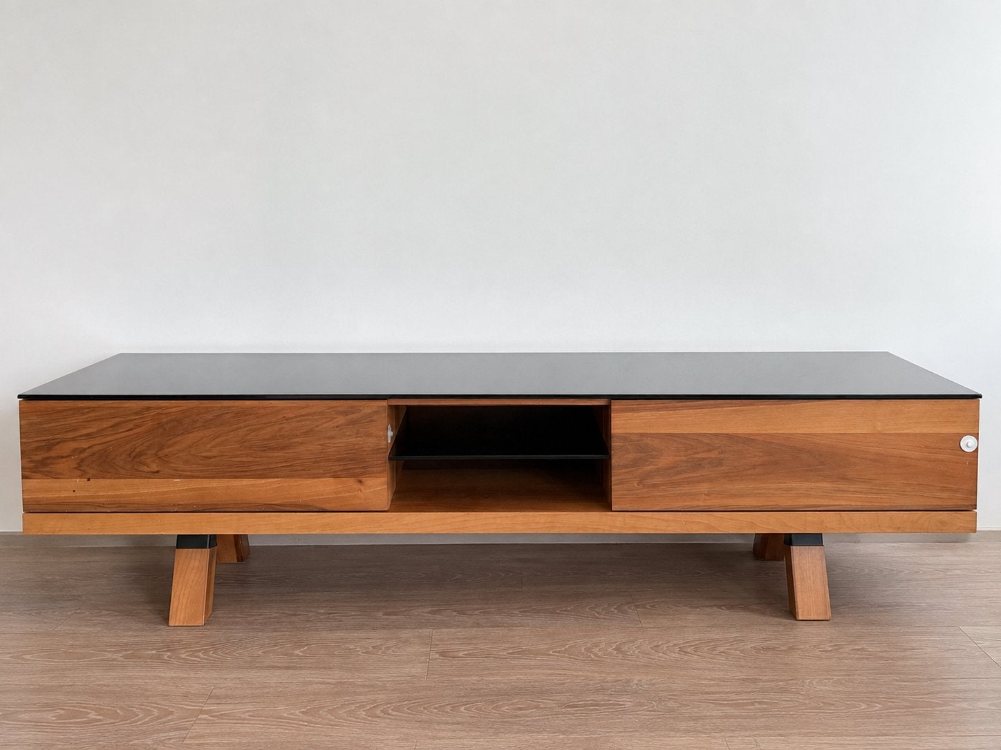 Modern tv unit, two large close and two small open drawers, Ophalen, Glas, Zo goed als nieuw, 200 cm of meer