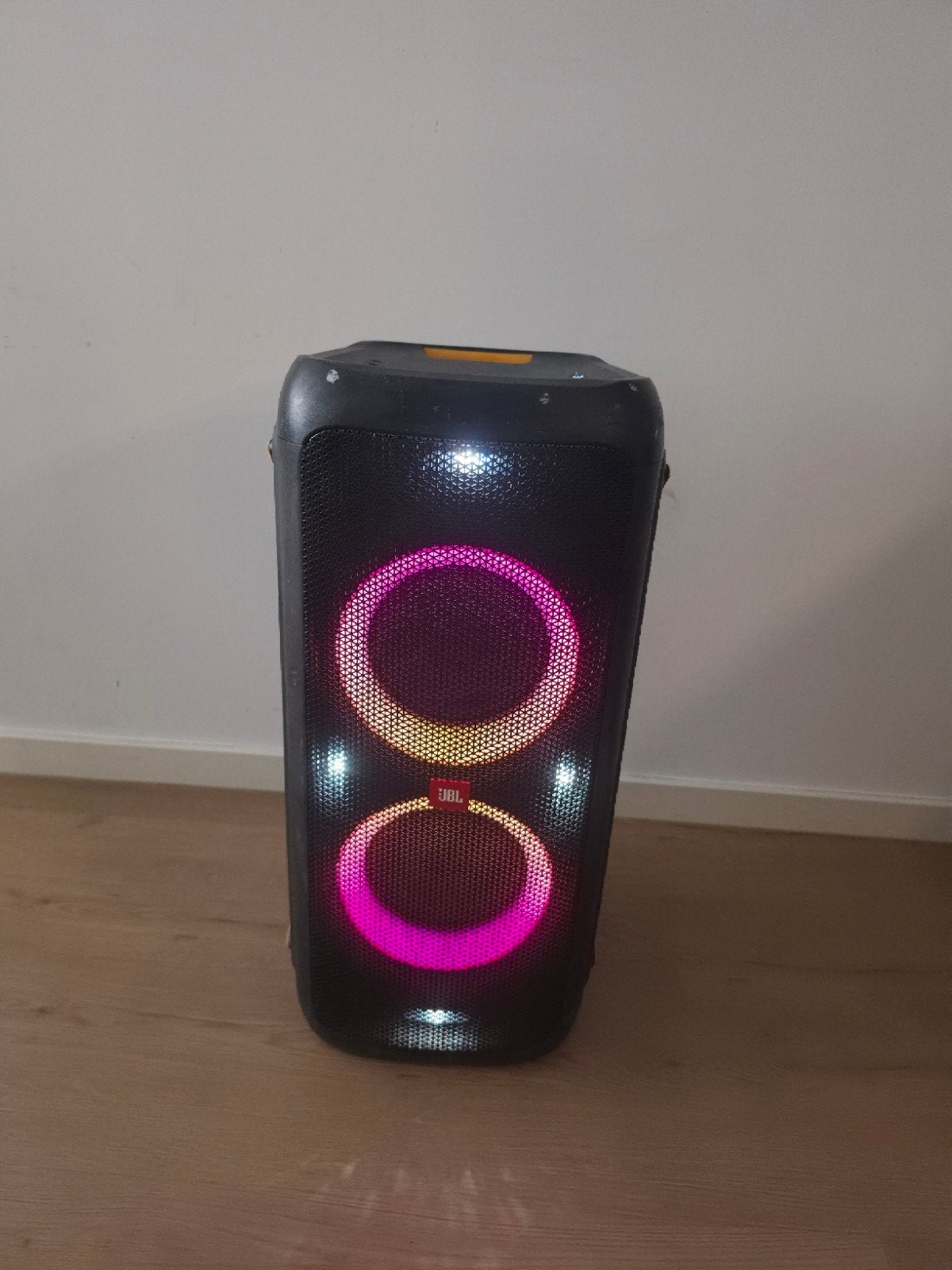 JBL Partybox 300 - Krachtig Geluid met Gebruikssporen, Gebruikt, JBL, Party speaker, Bluetooth
