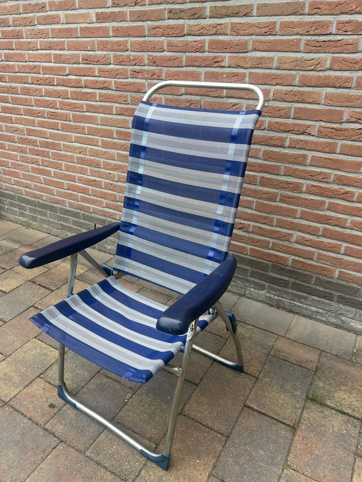 3 campingstoelen en 2 voetensteunen, Ophalen, Gebruikt