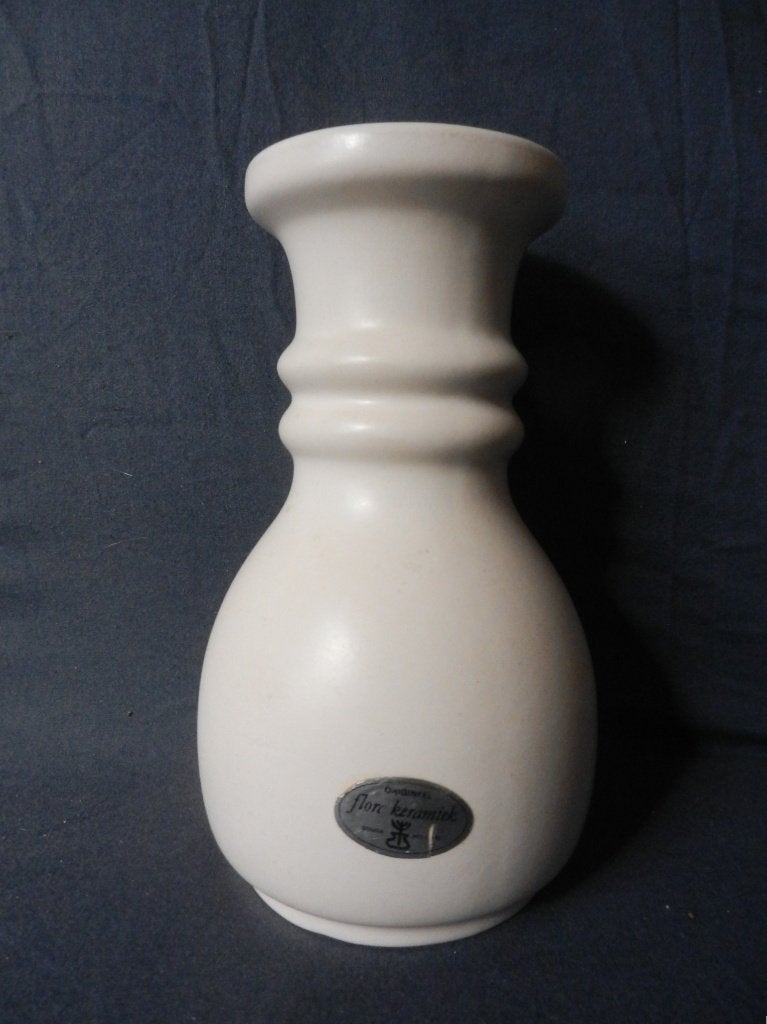 Grote Flora Gouda mat witte vaas model 730. h. 19,8 cm., Antiek en Kunst, Ophalen of Verzenden