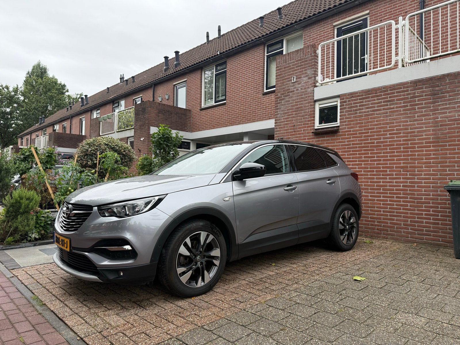 Opel Grandland X 1.2 Turbo 130pk S&S Aut 2019 Grijs, Auto's, Parkeerassistent, Zwart, 1199 cc, Leder en Stof
