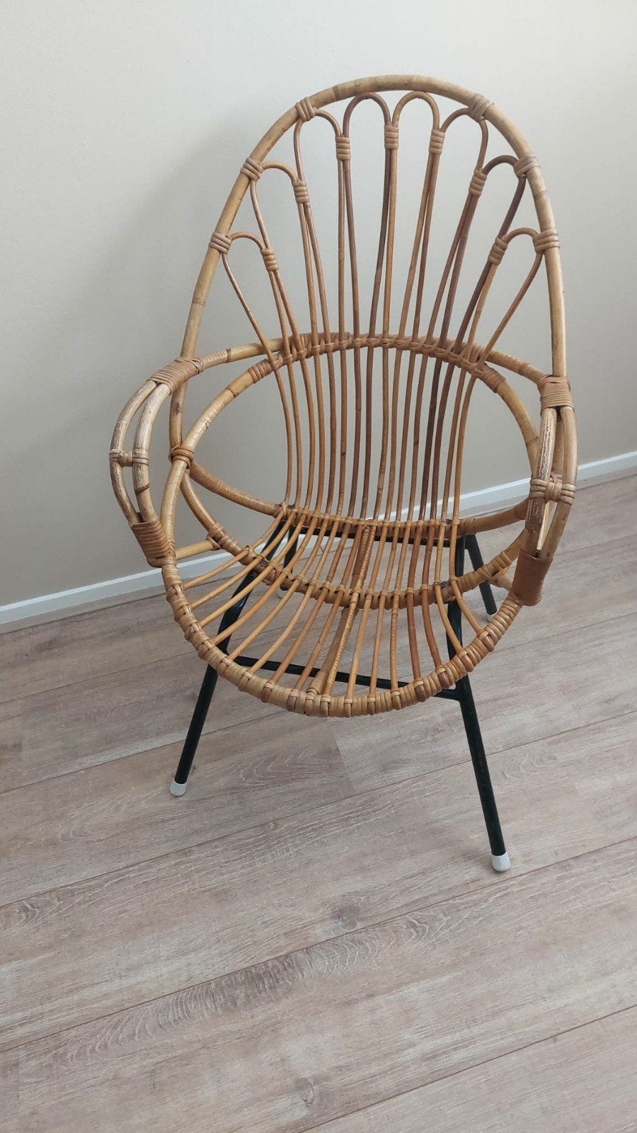 Vintage rotan stoel met metalen onderstel, Huis en Inrichting, Stoelen, Ophalen, Gebruikt, Overige kleuren, Vintage, Retro