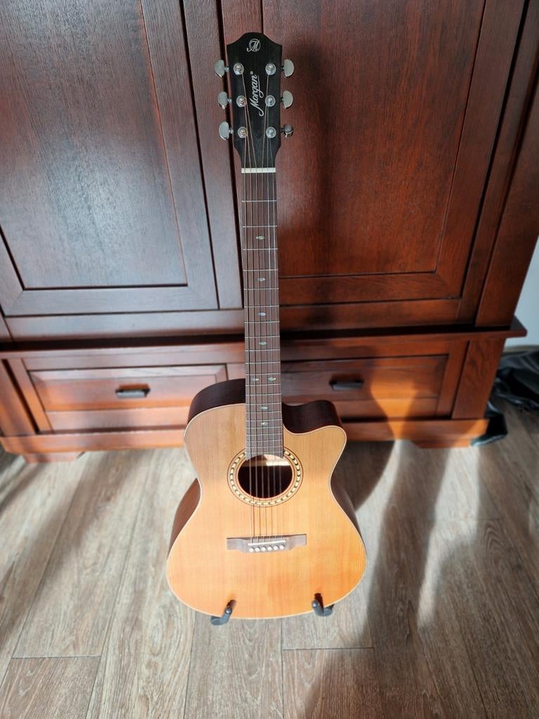 Morgan akoestische gitaar met element, Ophalen of Verzenden, Zo goed als nieuw, Western- of Steelstringgitaar