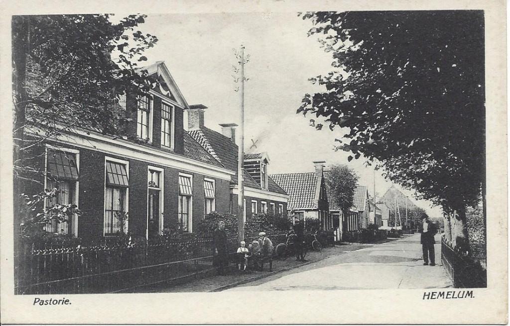 Hemelum (Frl.) Gaasterland, Pastorie, Dorpsgezicht, Volk, Verzamelen, Ansichtkaarten | Nederland, Ophalen of Verzenden, Voor 1920