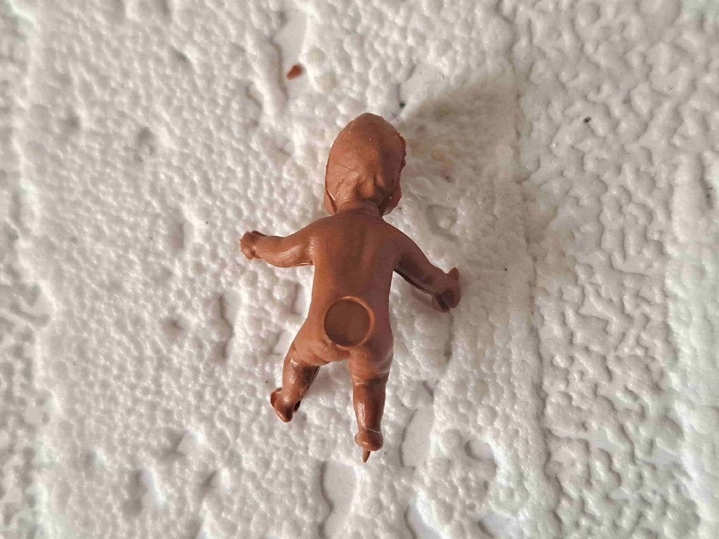 Rubber Baby Poppetje Zwart 1:24 Poppenhuis 2 cm, Ophalen of Verzenden, Nieuw, Decoratie