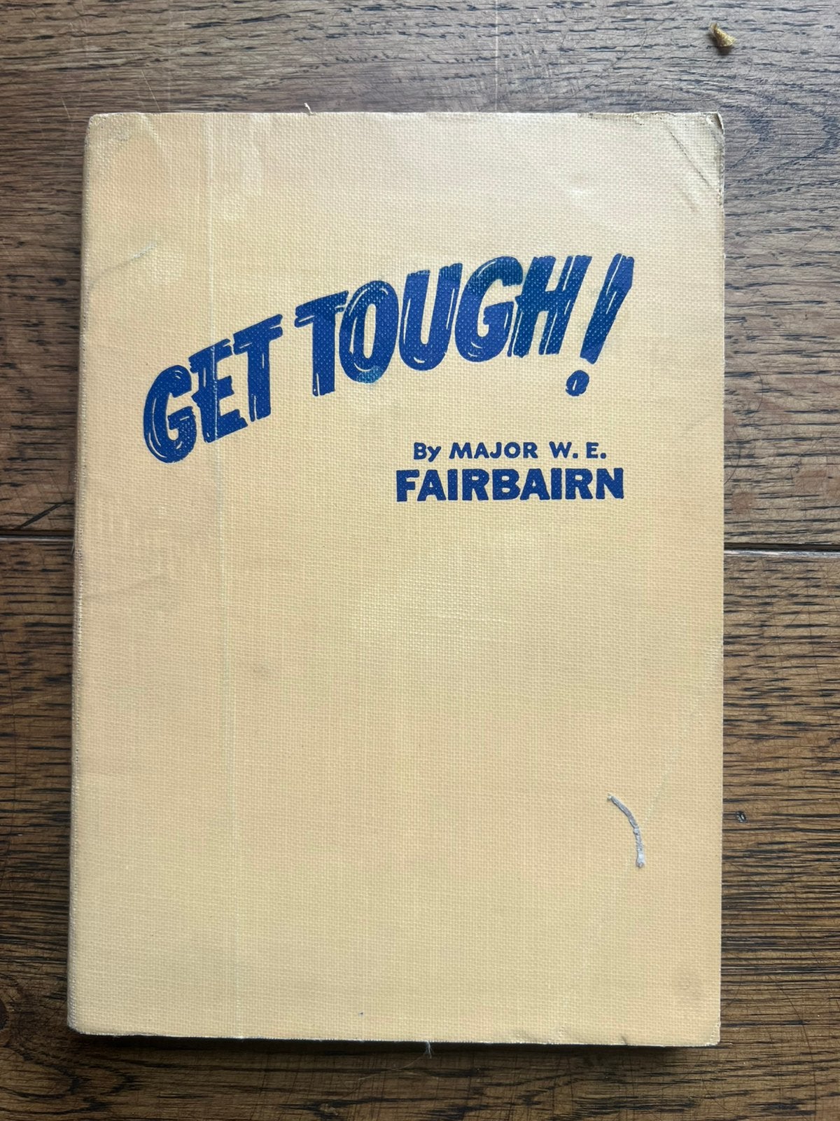 WO2 Amerikaans Get Tough Fairbairn Sykes Commando Dolk boek, Verzamelen, Amerika, Verzenden, Boek of Tijdschrift