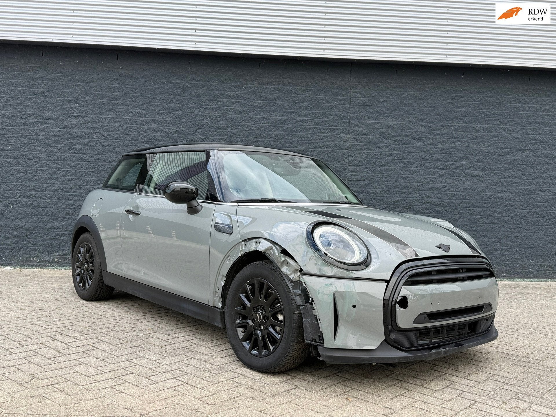 MINI 3-Deurs 1.5 Cooper MINI Yours AUTOMAAT/PANO, Auto's, Mini, Automatische klimaatregeling, 136 pk, Gebruikt, Zwart