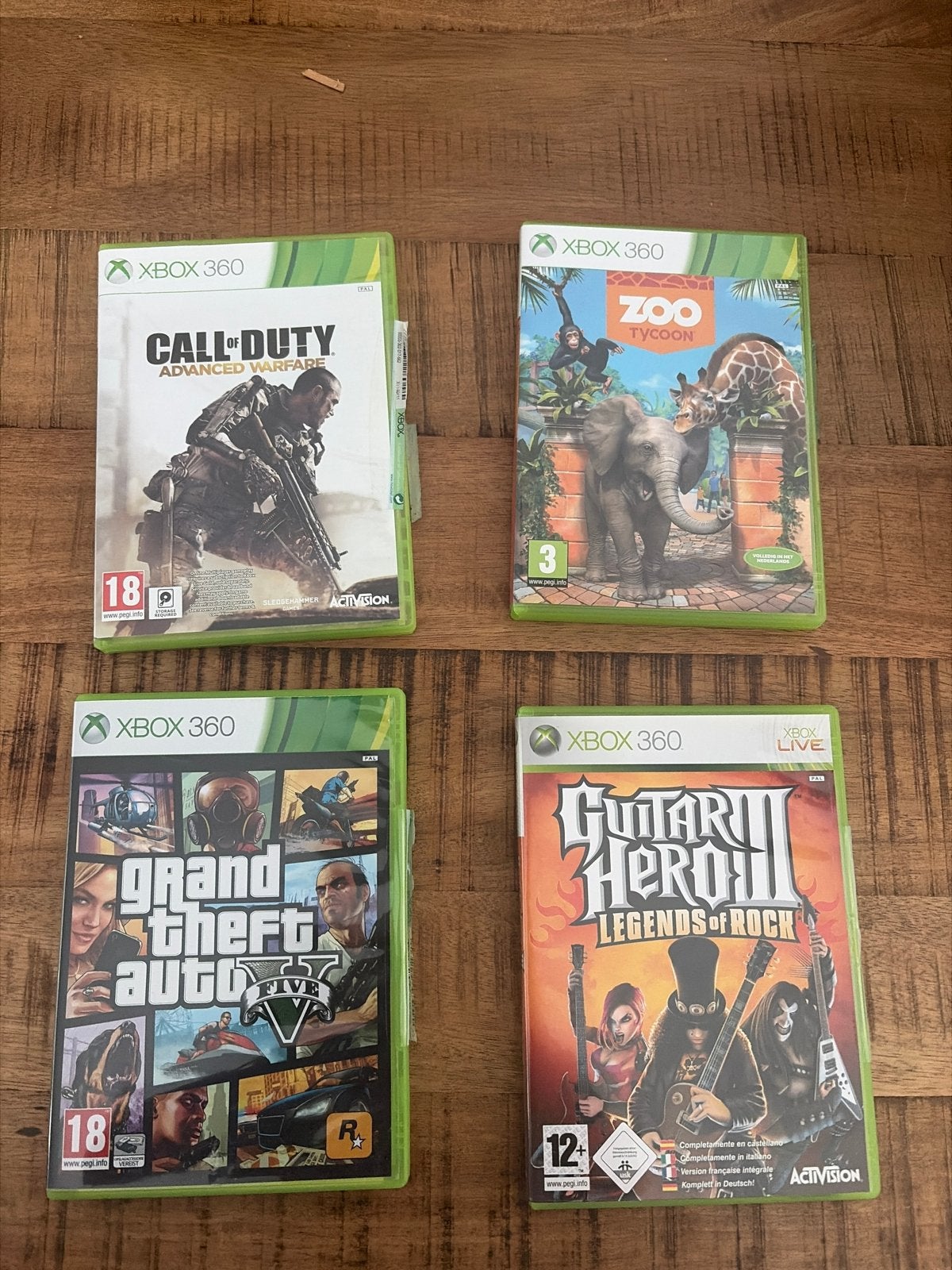 Xbox 360 E Console met 4 games, 2 controllers en gitaar, Spelcomputers en Games, Games | Xbox 360, Gebruikt, Overige genres, 3 spelers of meer