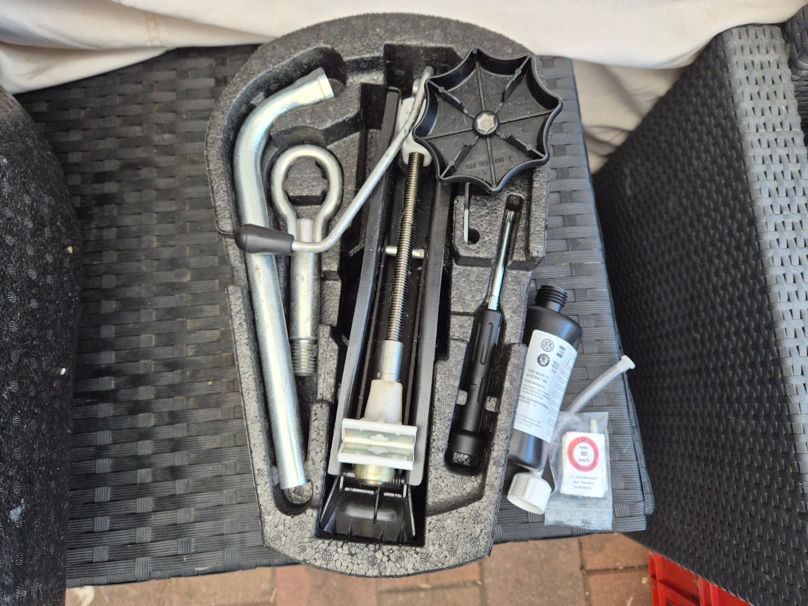 Krik, wielsleutel en bandenreparatieset Audi/VW/Seat,Skoda., Auto diversen, Autogereedschap, Ophalen of Verzenden, Gebruikt