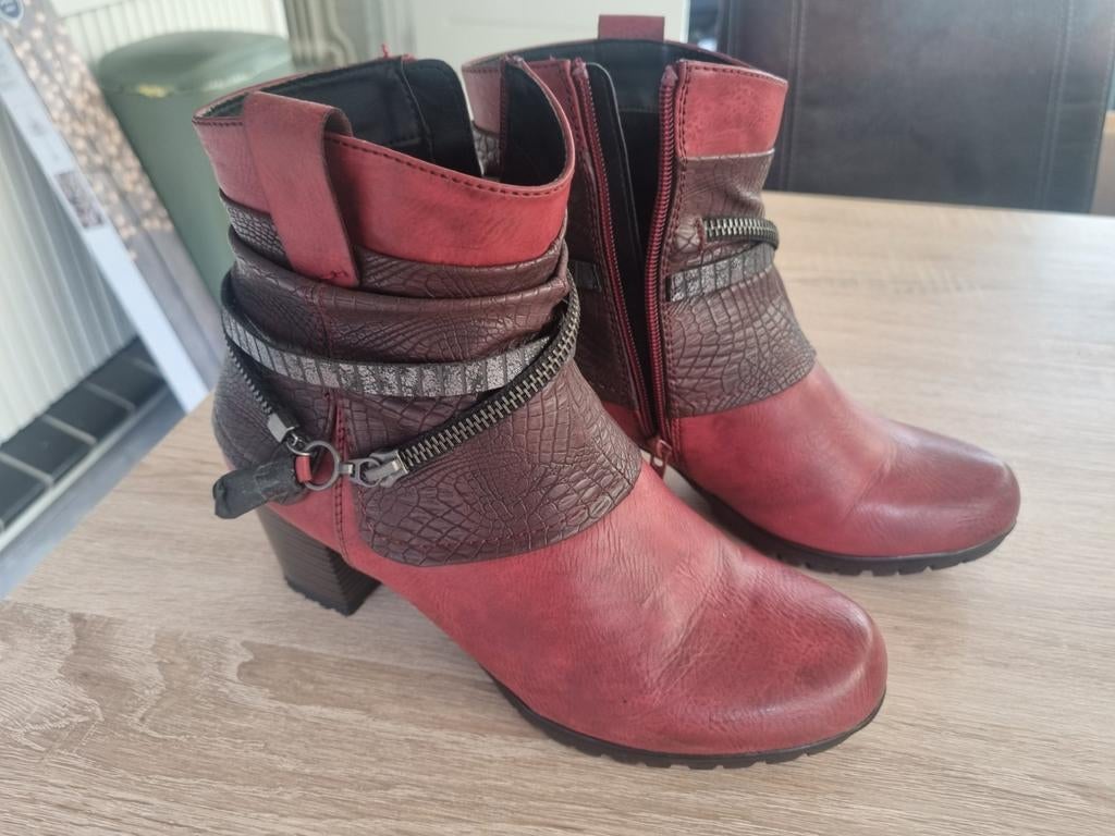 Rode enkellaarsjes, Rieker. Maat 38., Ophalen of Verzenden, Tweedehands, Laarzen
