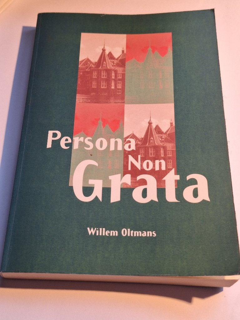 Persona Non Grata - Willem Oltmans, Gelezen, Ophalen of Verzenden, 1945 tot heden, Willem Oltmans