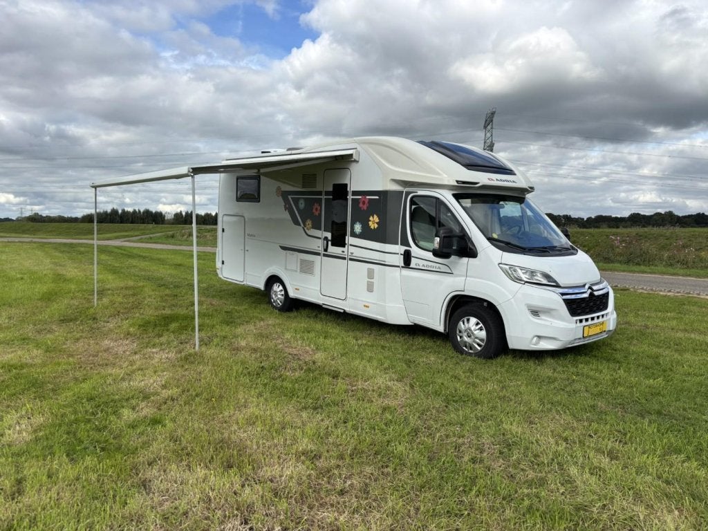 Adria Matrix Axess 650 DL | 2022 | 69000 KM | Zonnepanelen, Niet ingevuld, Ringverwarming, Bedrijf, Boiler