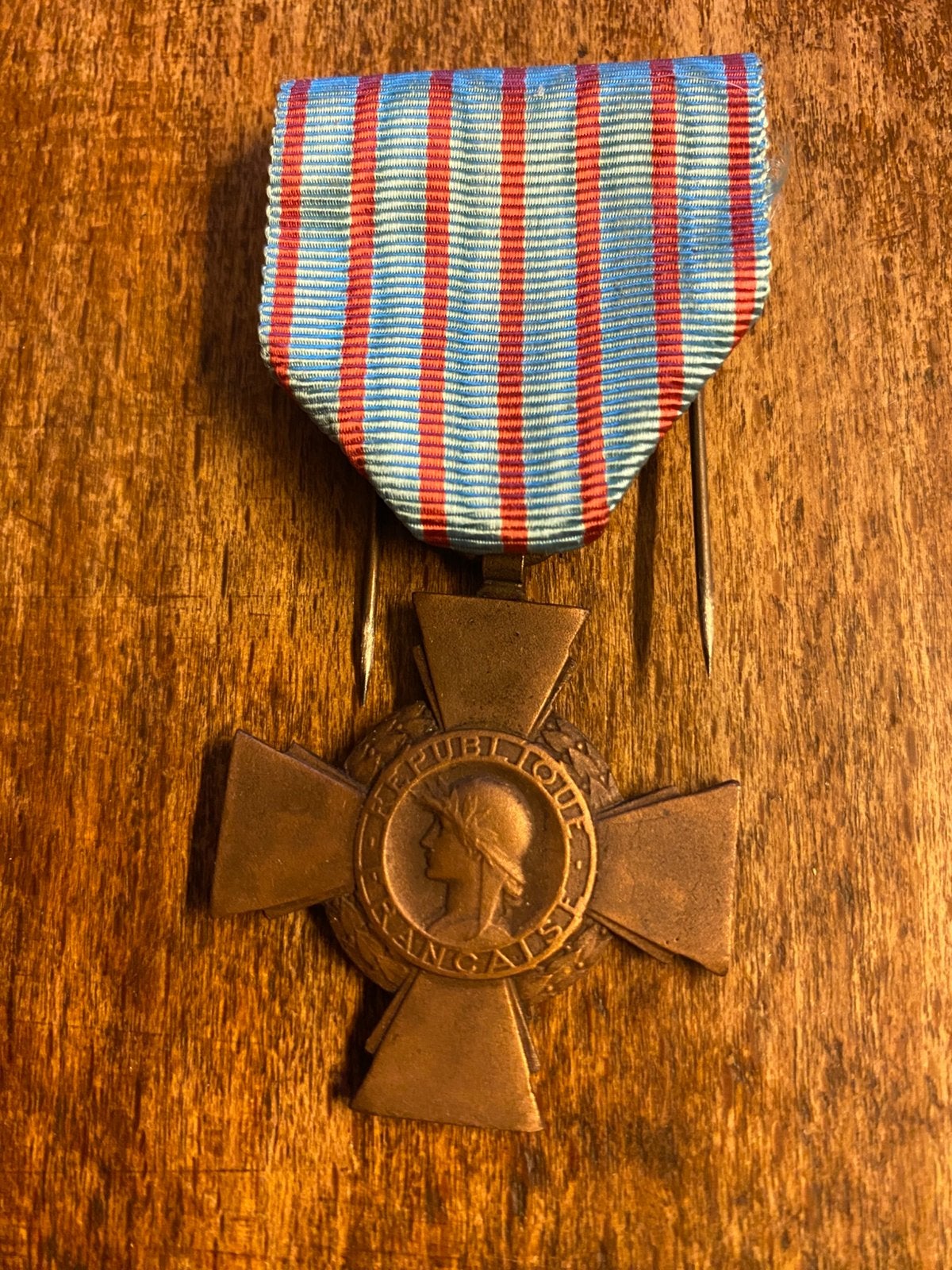 Franse Croix du Combattant Strijderskruismilitaire medaille, Verzamelen, Verzenden, Lintje, Medaille of Wings