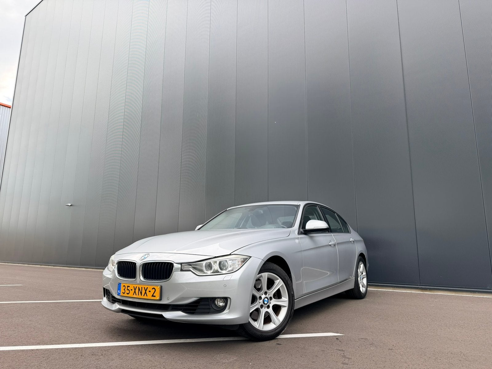 Luxe BMW 3-serie 328i | 1e eig | Aut | HUD | 245pk | NL auto, Automaat, Zwart, 4 cilinders, 1600 kg