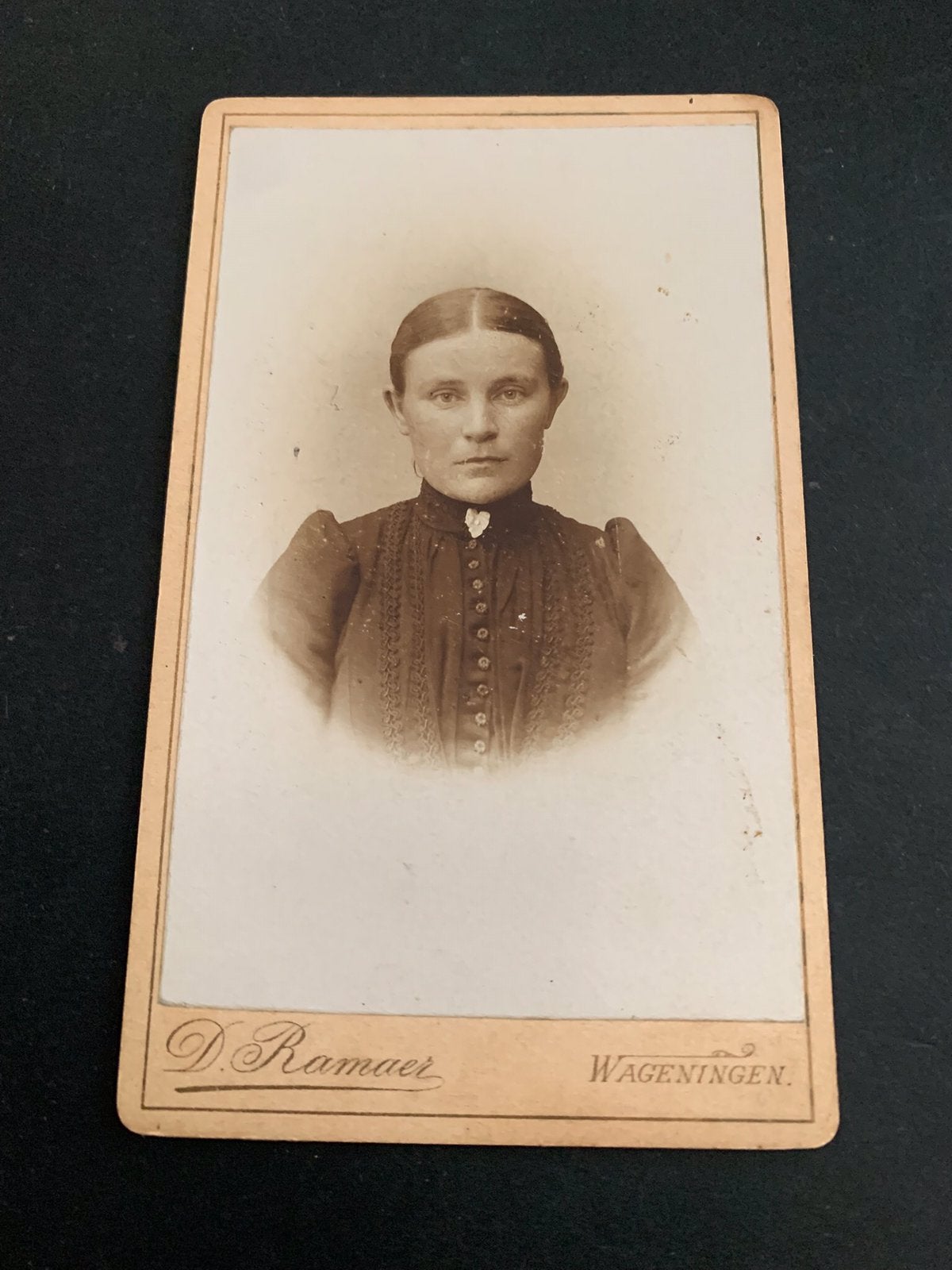 cdv carte de visite vrouw dame Wageningen D Ramaer, Verzamelen, Foto's en Prenten, Verzenden, Voor 1940, Zo goed als nieuw, Foto
