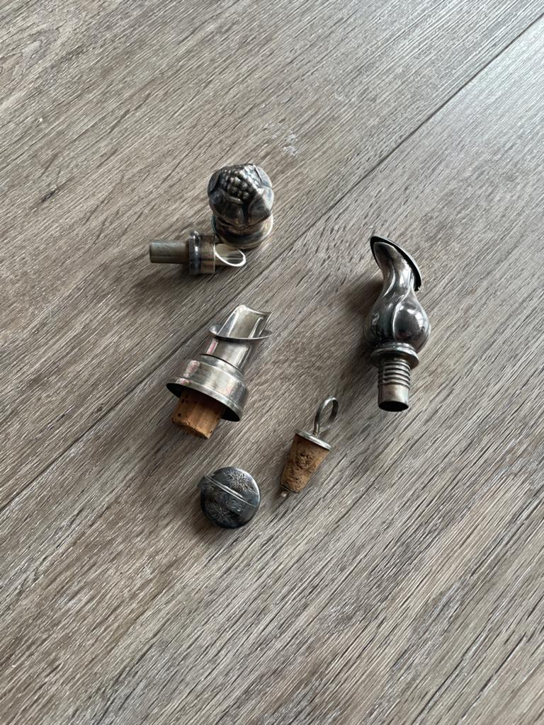 Vintage verzilverde (90)Flessenstoppers en Schenktuiten Set, Ophalen of Verzenden