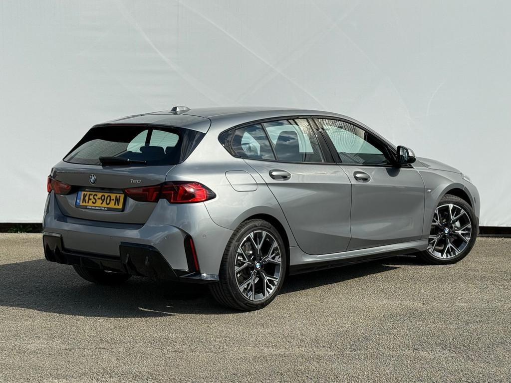 BMW 1-serie 120 M Sport Design Edition Stoelverwarming | LED, Auto's, BMW, Gebruikt, 156 pk, Automatische klimaatregeling, Bedrijf