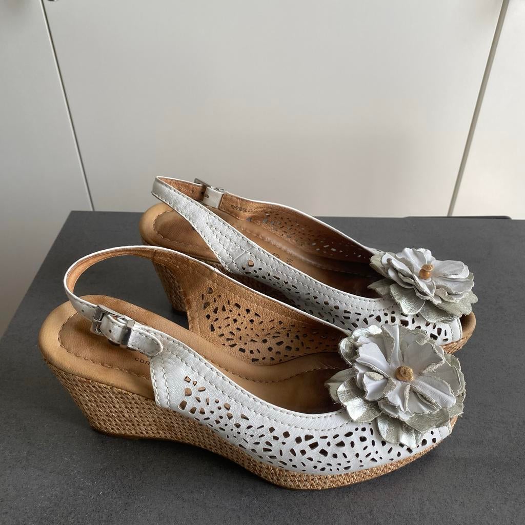 Gabor Comfort witte sleehak sandalen met bloem - Maat 38.5, Wit, Zo goed als nieuw, Sandalen of Muiltjes, Ophalen of Verzenden