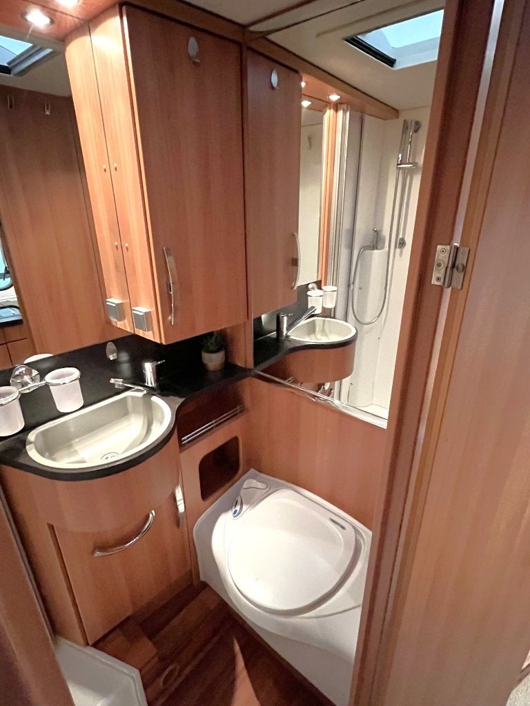 Foto 21 van Fiat Ducato 2.3 Hymer T674 Enkele Bedden / Euro5 / 86.000 km