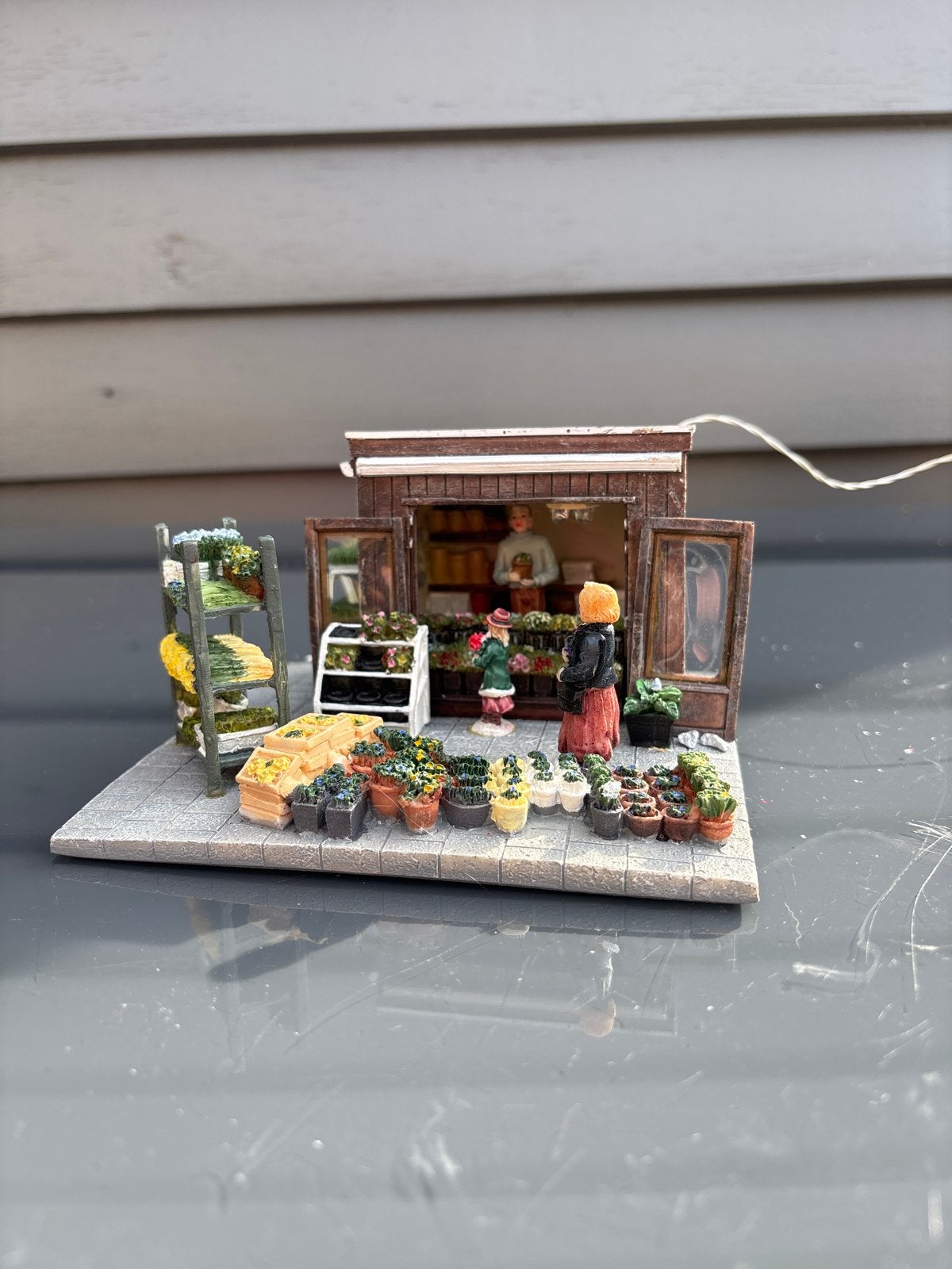 Kerstdorp - bloemenstalletje, Ophalen of Verzenden, Zo goed als nieuw