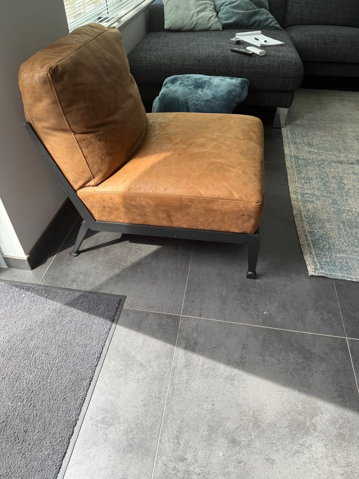 Comfortabele fauteuil - Bruin leer en metaal, Huis en Inrichting, Stoelen, Gebruikt, Eén, Leer, Bruin, Ophalen