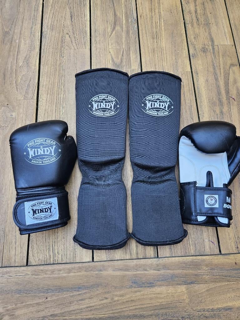 Kickbox handschoenen en scheenbeschermers: Size S/ 6oz, Sport en Fitness, Vechtsporten en Zelfverdediging, Ophalen, Gebruikt, Overige