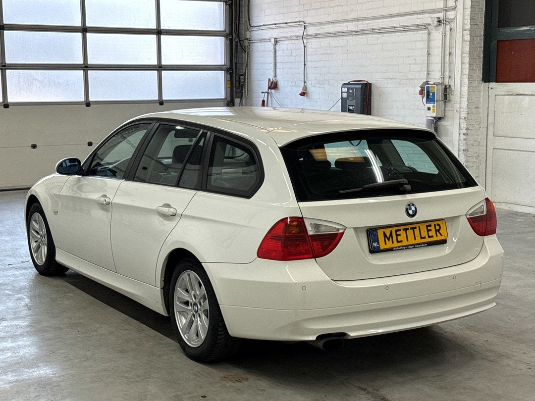 BMW 3-serie Touring 318i | Airco | Cruise control | Motor pr, Achterwielaandrijving, Parkeersensor, Wit, Handgeschakeld