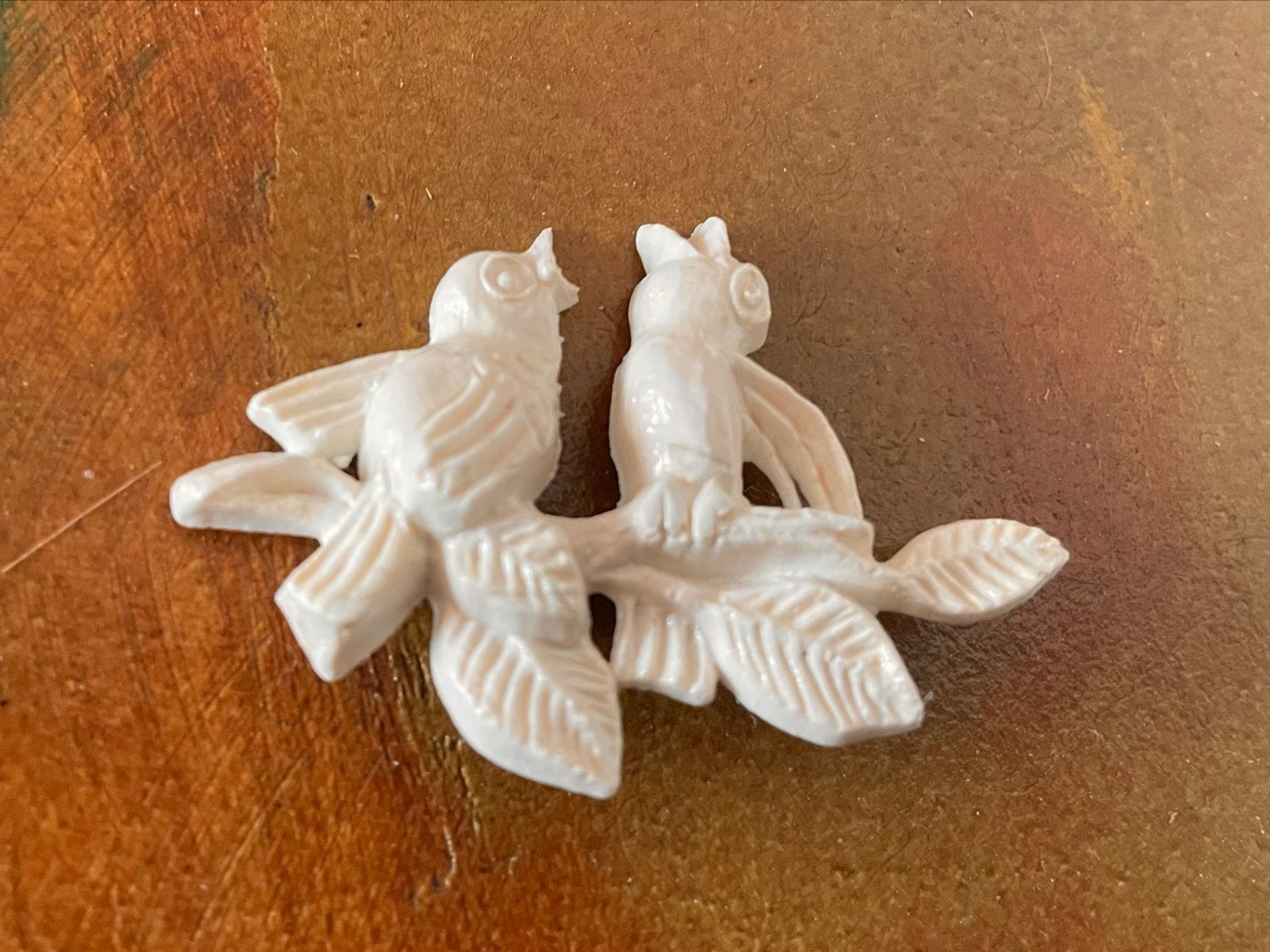 Vintage broche met twee vogels op een tak, Overige materialen, 4 tot 7 cm, Gebruikt, Wit