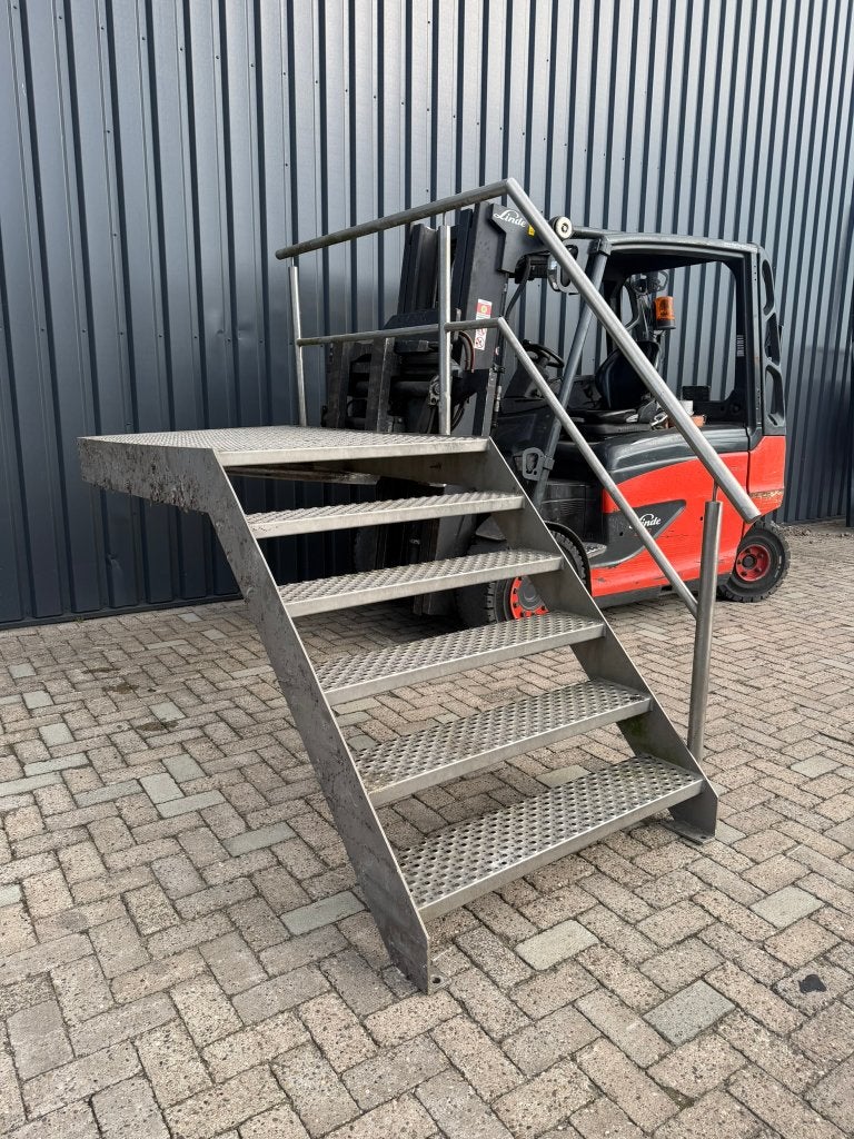 2 stuks RVS bordestrap | 6 treden | bordes van 165x110 cm, Doe-het-zelf en Verbouw, Ophalen, Gebruikt, Overige metalen