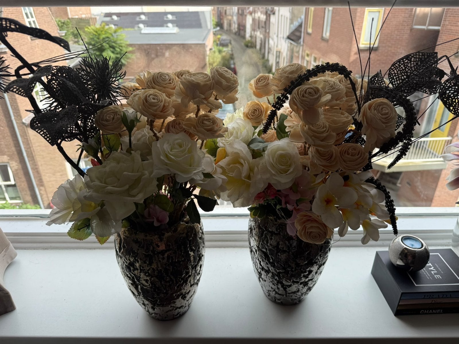 Decoratieve vaas met kunstbloemen - Set van 2, Huis en Inrichting, Ophalen, Gebruikt, Meerkleurig, Inclusief decoratie