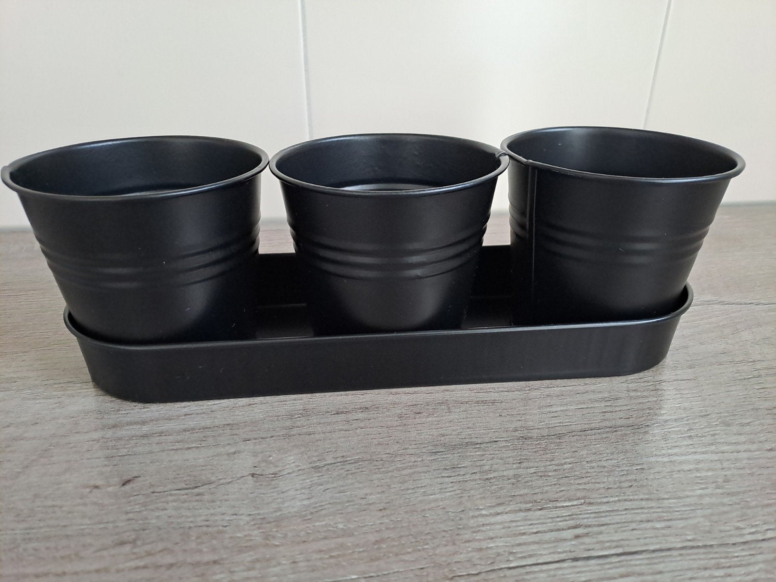 Zwarte plantenbakken met schaal - 3 stuks, Tuin en Terras, Minder dan 30 cm, Ophalen of Verzenden, Zo goed als nieuw, Metaal