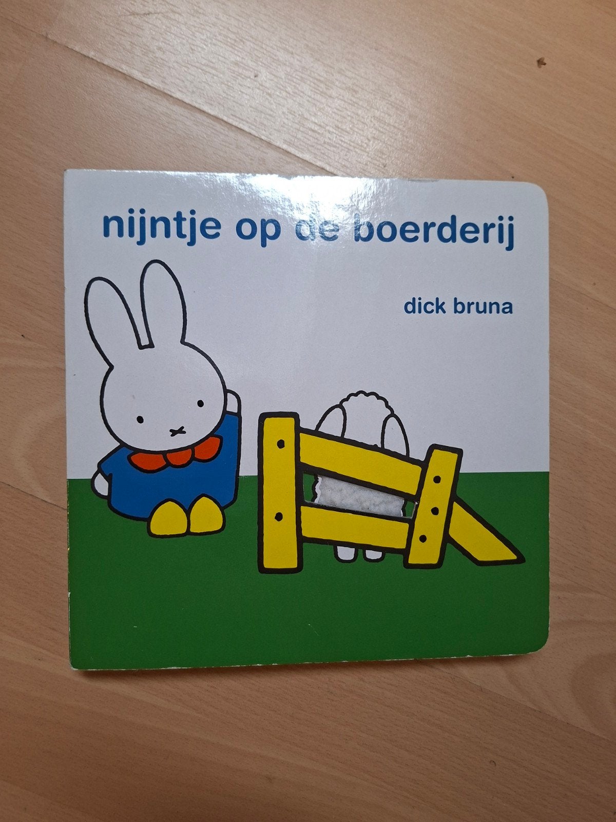 Nijntje op de boerderij  - voel en flapjesboek, Ophalen of Verzenden, Zo goed als nieuw