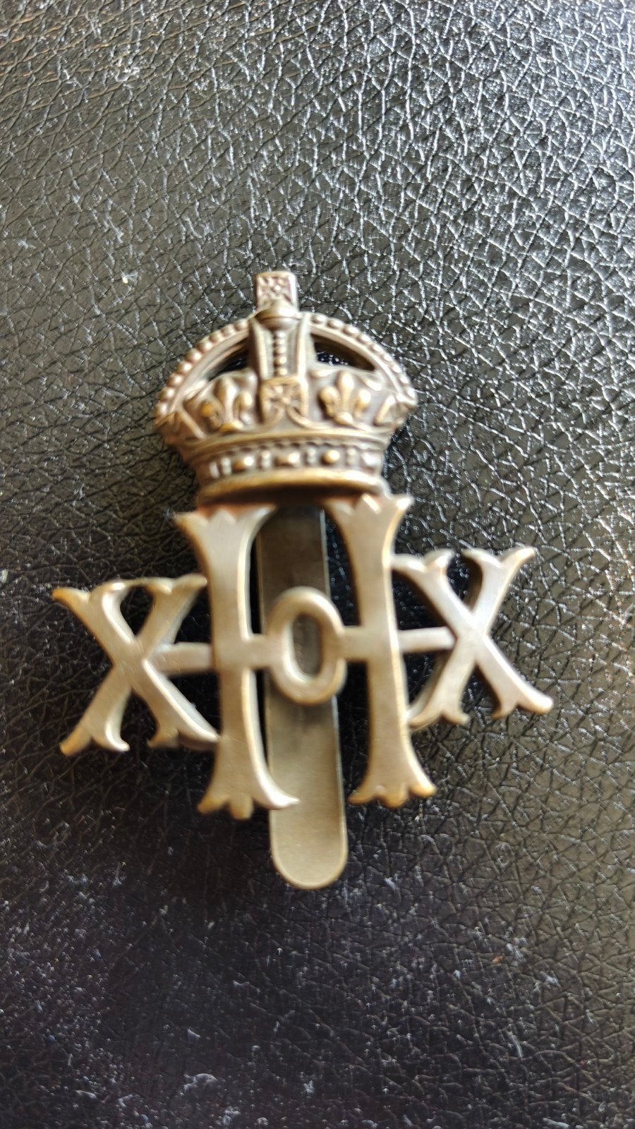 Originele WW1 capbadge 20th Hussars, gestempeld., Ophalen of Verzenden, Landmacht, Engeland, Embleem of Badge