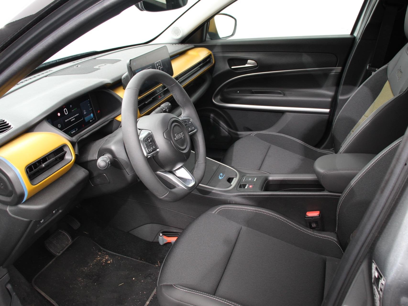Jeep Avenger Summit 54 kWh SOH 96,5 % Camera Lichtmetalen Ve, 394 km, Gebruikt, 156 pk, Leder en Stof