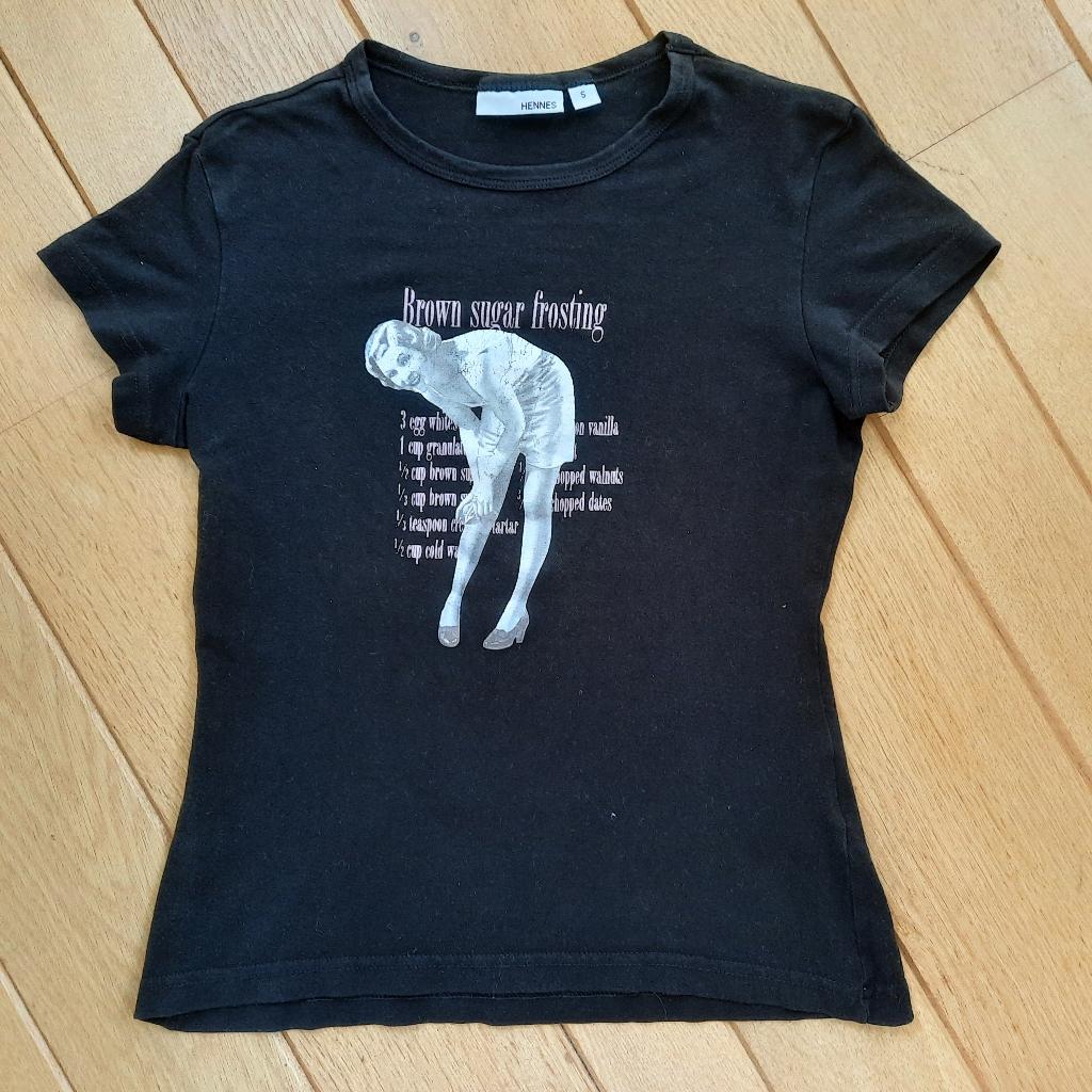 H&M HENNES t- shirt zwart met print maat S, H&M, Zwart, Zo goed als nieuw, Korte mouw