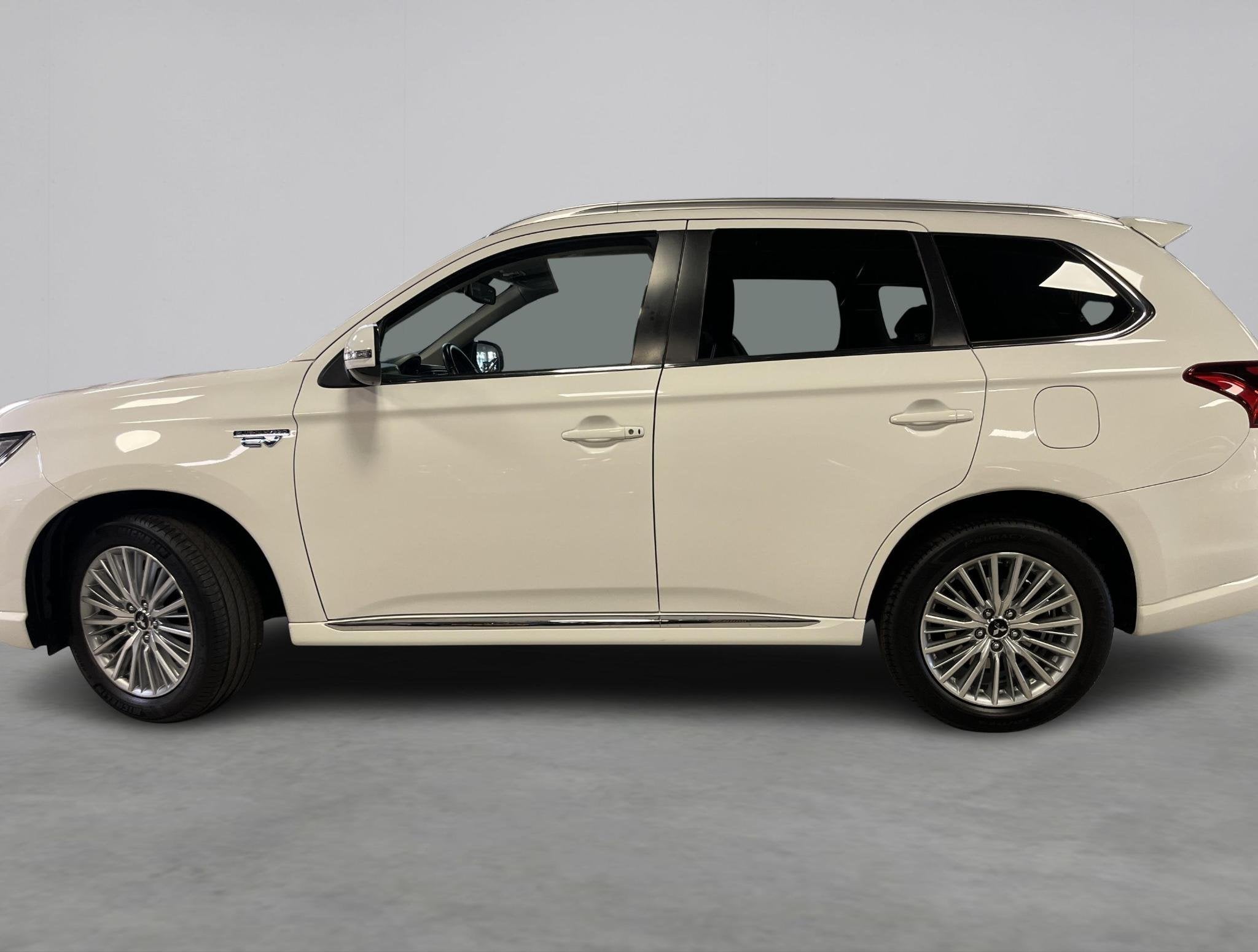 Mitsubishi Outlander 2.4 PHEV Limited adaptieve cruise contr, Auto's, Euro 6, 4 cilinders, Wit, Bedrijf