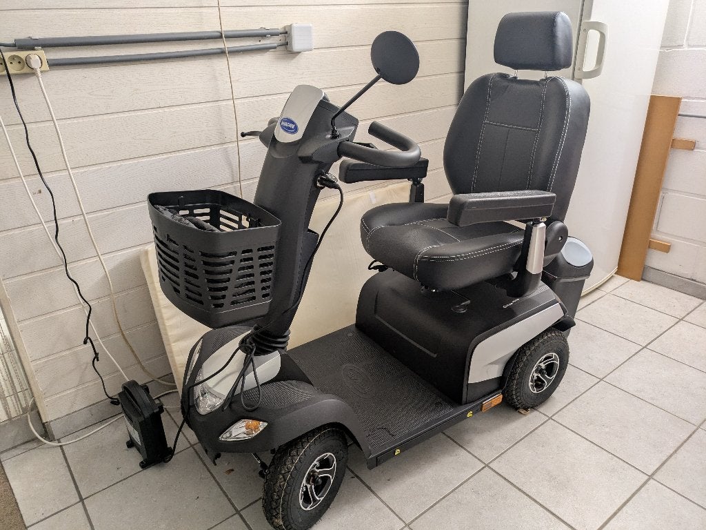 Invacare Orion metro in nieuwstaat., Diversen, Rolstoelen, Ophalen, Zo goed als nieuw