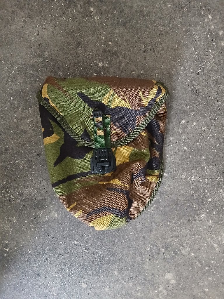Hoes trifold schep DPM woodland, Verzamelen, Ophalen of Verzenden, Landmacht, Nederland