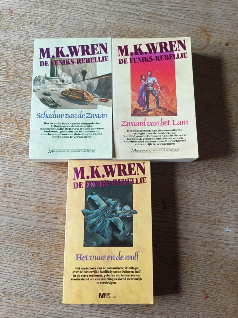 M.K. Wren - De Feniks-Rebellie Trilogie (3 boeken), Ophalen of Verzenden, Gelezen, M.K. Wren