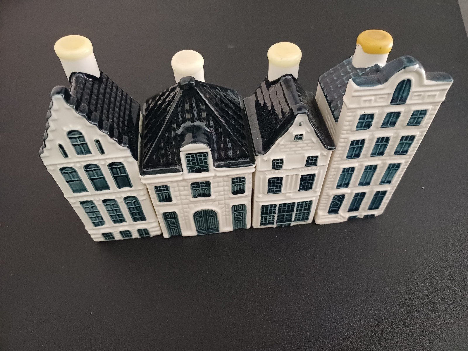 4 KLM BOLS Delfts Blauw huisjes - Nrs. 8, 52, 64, 67, Verzamelen, KLM Huisjes, Verzenden, Zo goed als nieuw