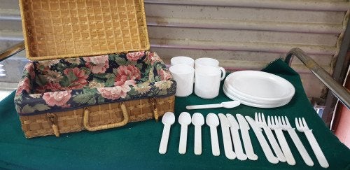 picknick mand met servies 4 pers, Ophalen of Verzenden, 'T Olde Gre-j, Info@toldegrej.nl, Endepoelstraat 20f Didam