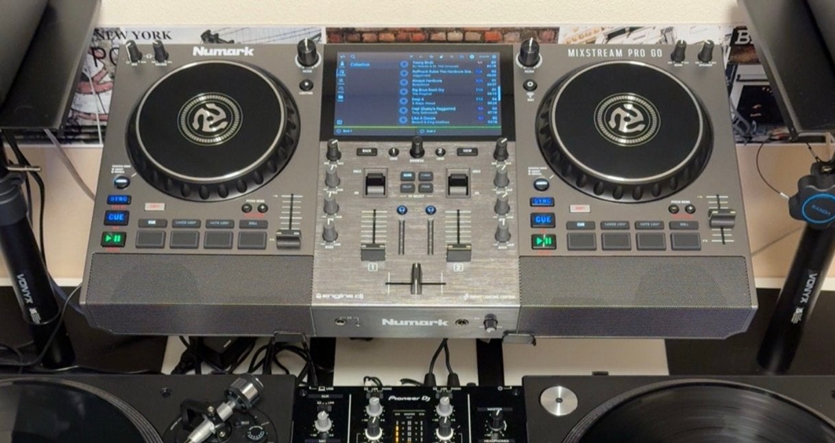 Numark Mixstream Pro Go DJ-controller met koffer z.g.a.n., Ophalen of Verzenden, Zo goed als nieuw, Numark